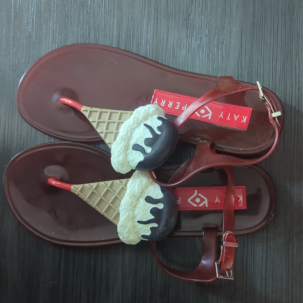 Katy Perry Red Ice Cream Cone Sandals Size 6
